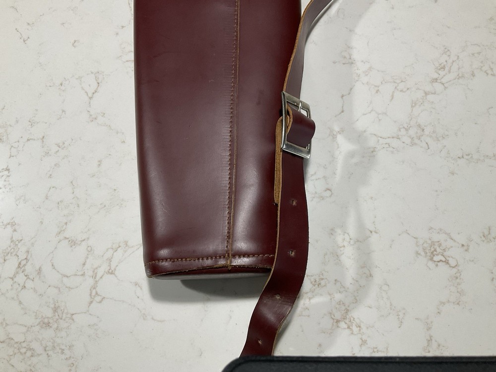 AMERICAN ARCHERY QUIVER - GENTLY USED - BOW