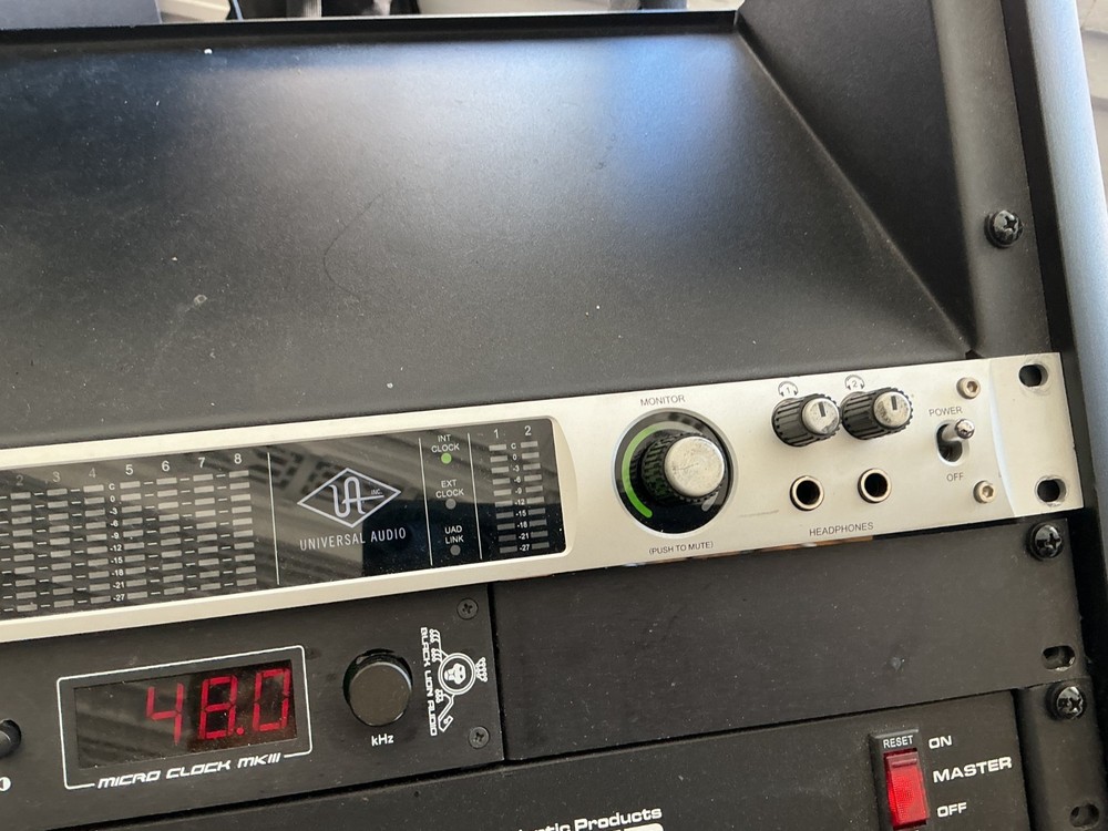 Universal Audio Apollo 8 Duo Thunderbolt 2 Audio Interface, many actived plugins