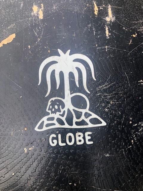 Globe Pinner Classic Longboard Skateboard 9"x40"