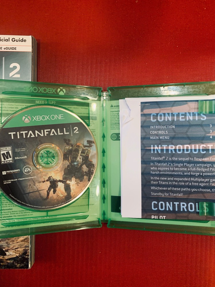 Titanfall 2: Prima Official Guide & Xbox Disc