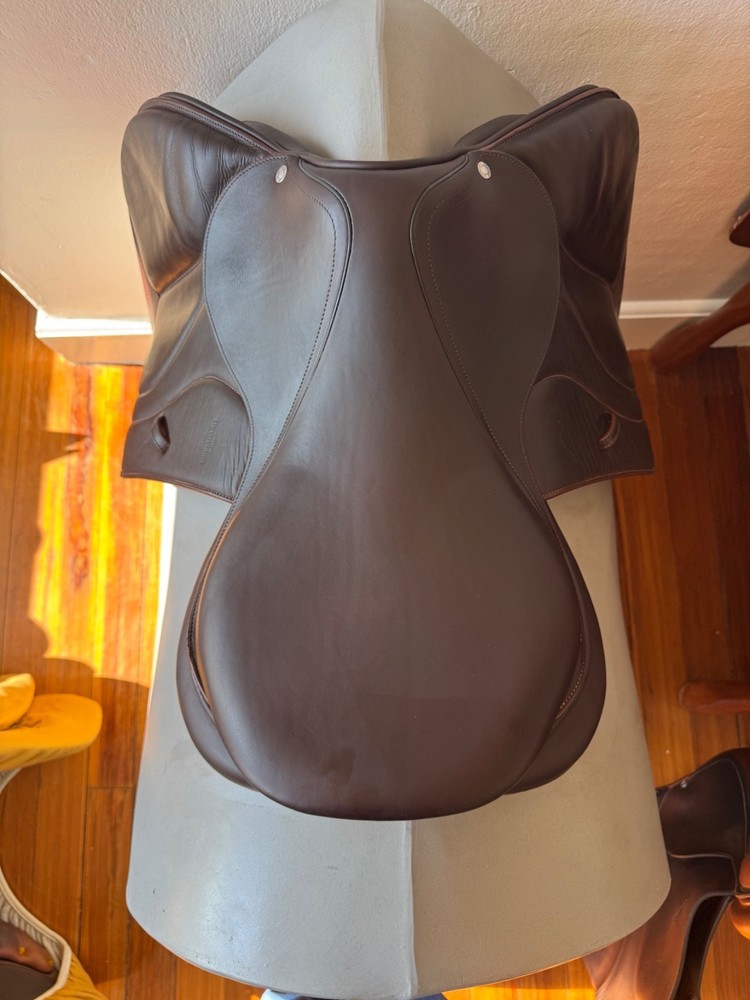 17.5" Devoucoux Biarritz O Saddle -2024 - 3AA - Full Buffalo