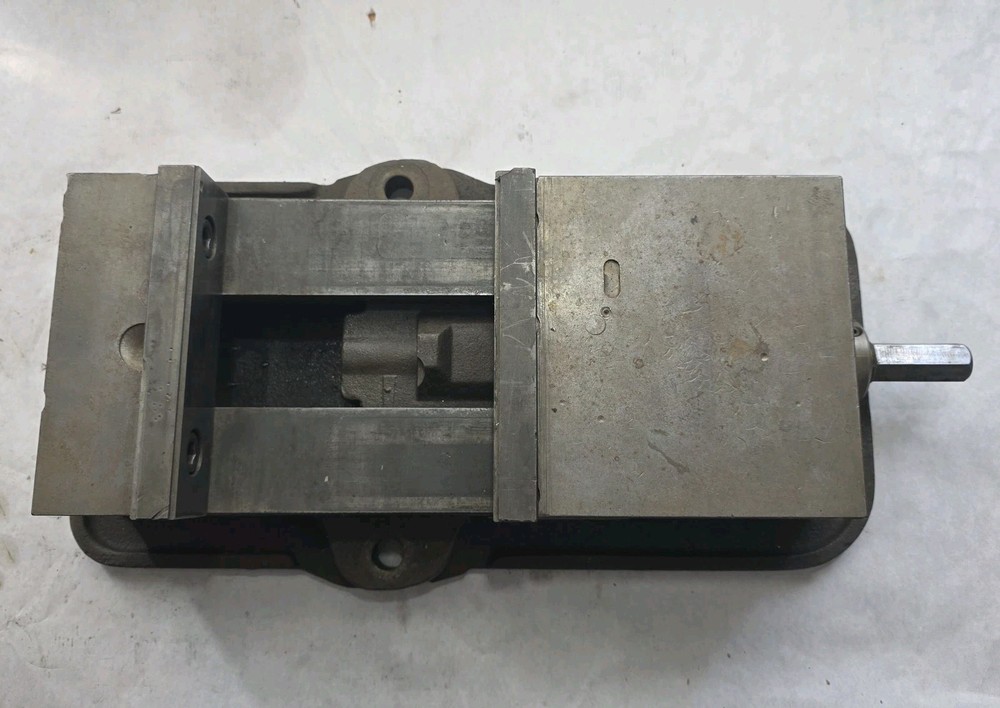 KURT ANGLOCK 6" MILLING MACHINE VISE - NO HANDLE - D-60