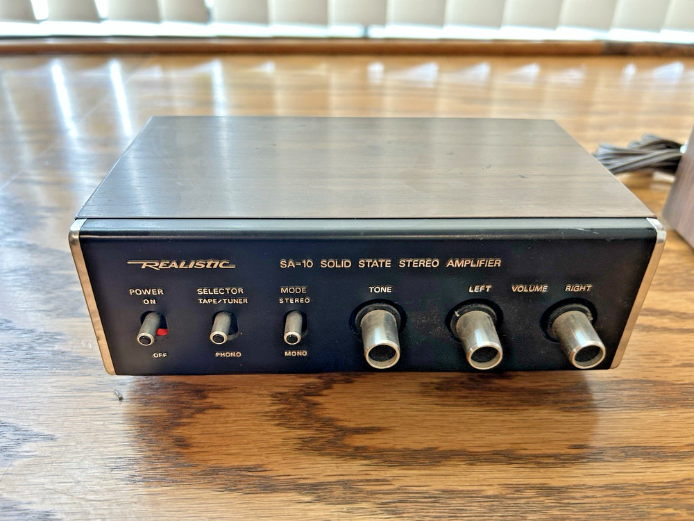 REALISTIC ~SA-10~ SOLID STATE STEREO AMPLIFIER - PHONO/CASSETTE/TUNER