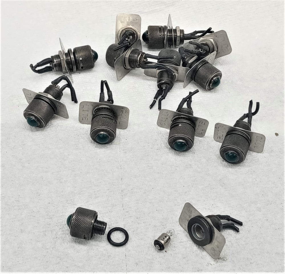 1  Green pilot light aviation  28VOLT   DIM - BRIGHT