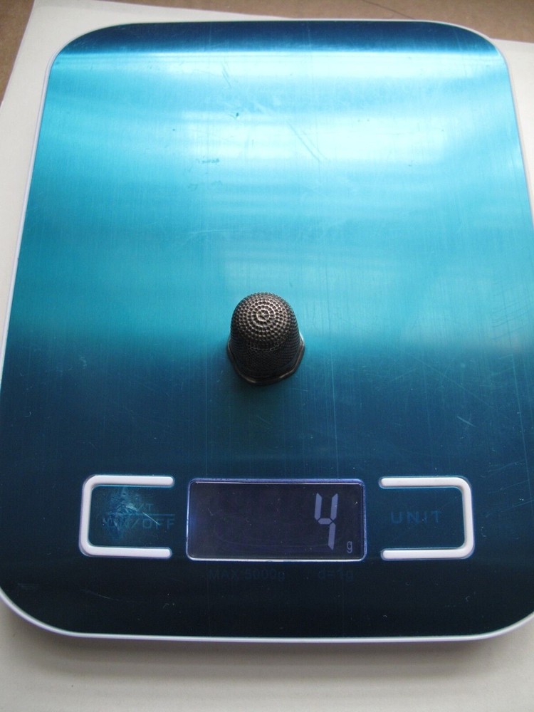 Hallmarked silver thimble - HW? - Chester 1890?