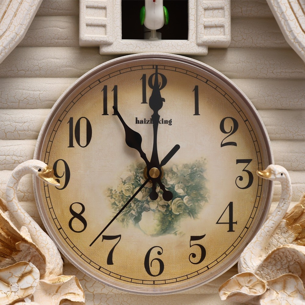 Battery Powered Modern Creative Wall Clock Indoor Clock for Living Room