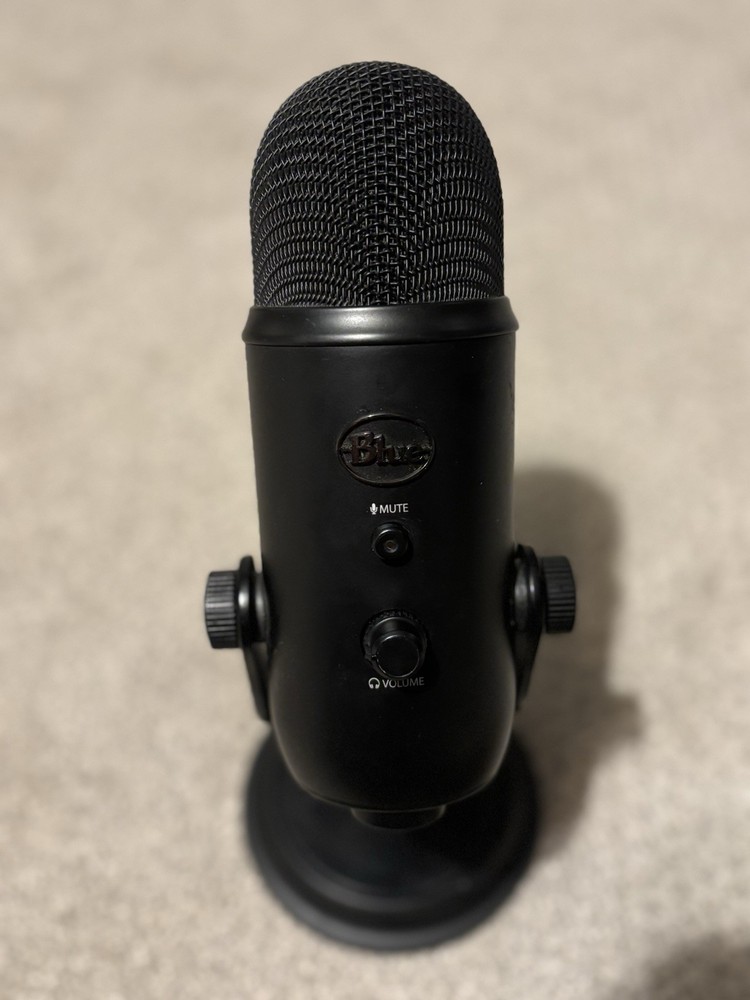 Blue Yeti Black Condenser USB Microphone Mute Switch Adjustable Gain