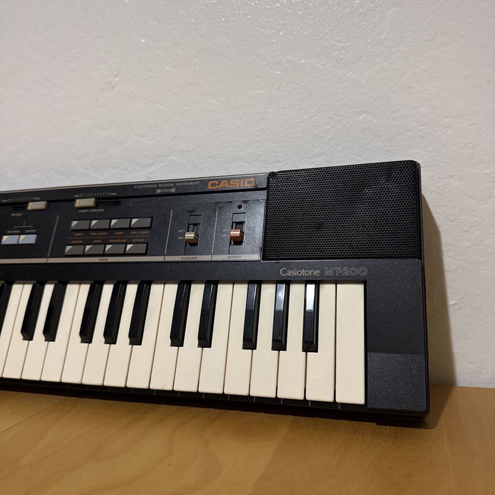 Vintage CASIO MT-200 Electronic Music Instrument