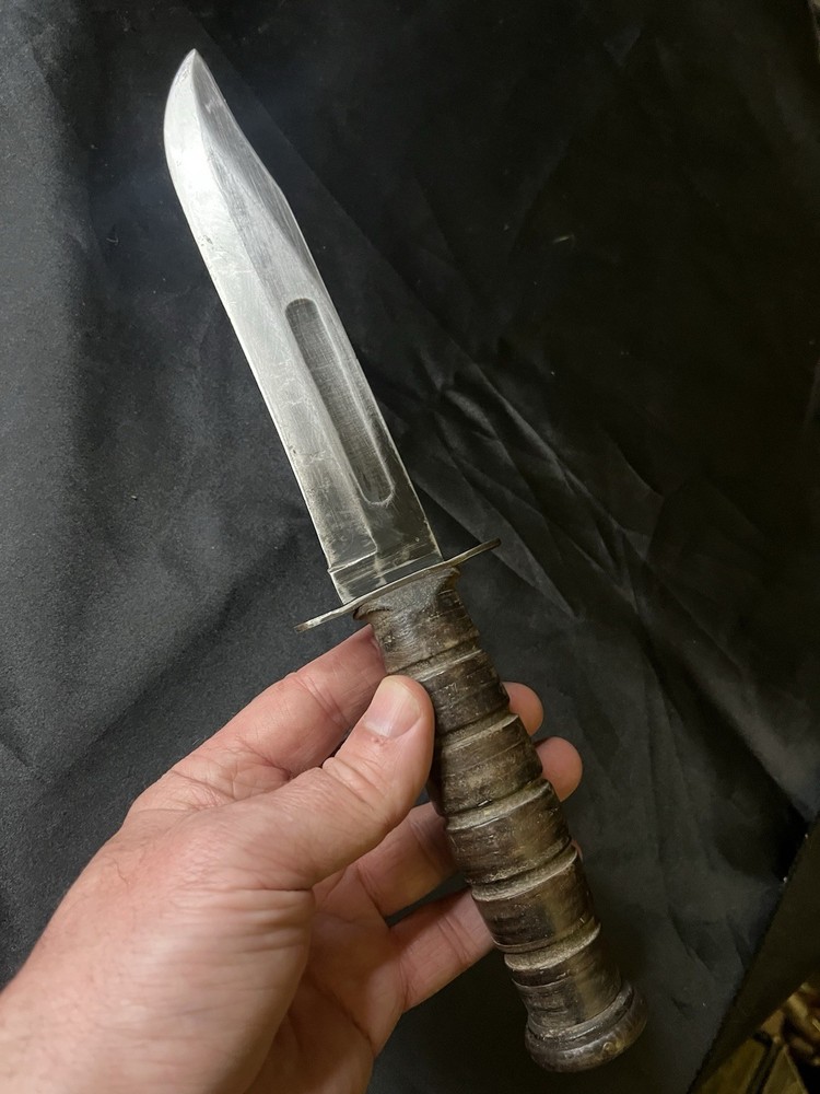 CAMILLUS USMC WWII KNIFE