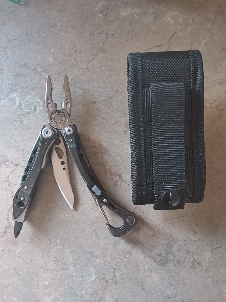 Leatherman Skeletool CX Multi-Tool - Plain Edge 154CM Blade/Sheath