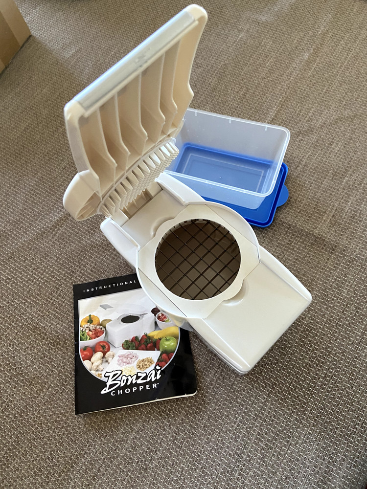 Bonzai Chopper - Great condition, Chopper + 1 storage container