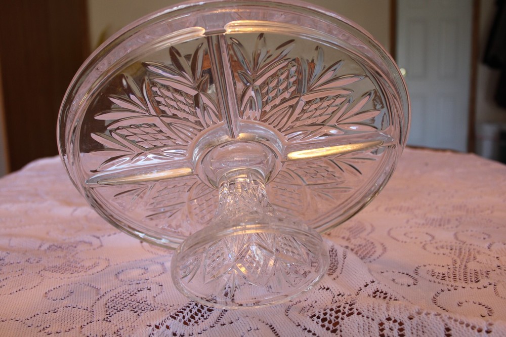 Diamond Cut & Leaf Pattern Vintage Pedestal Clear Round Cake Stand