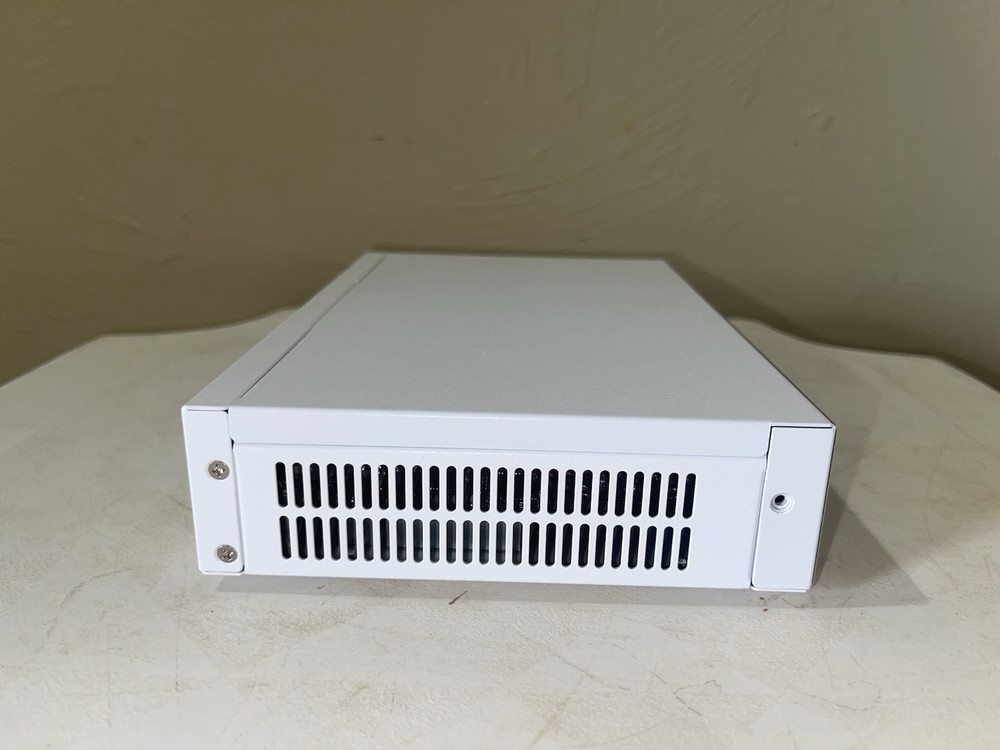 Sophos SG 105 Network Security Firewall Appliance VPN Device