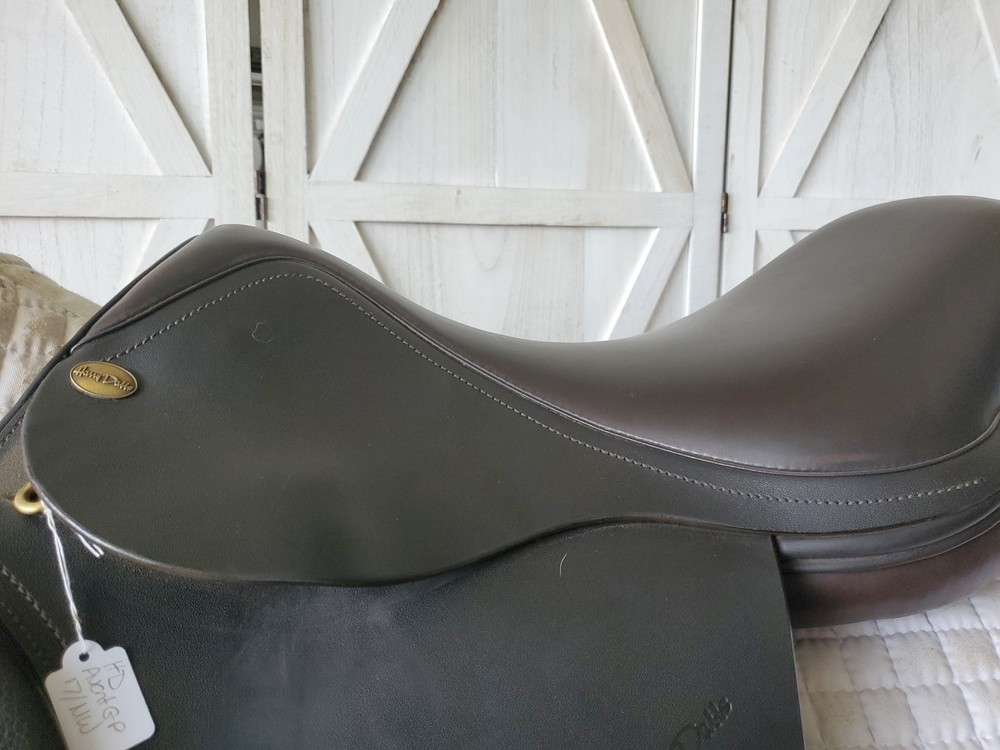 Harry Dabbs Avant GP Saddle 17"/MW