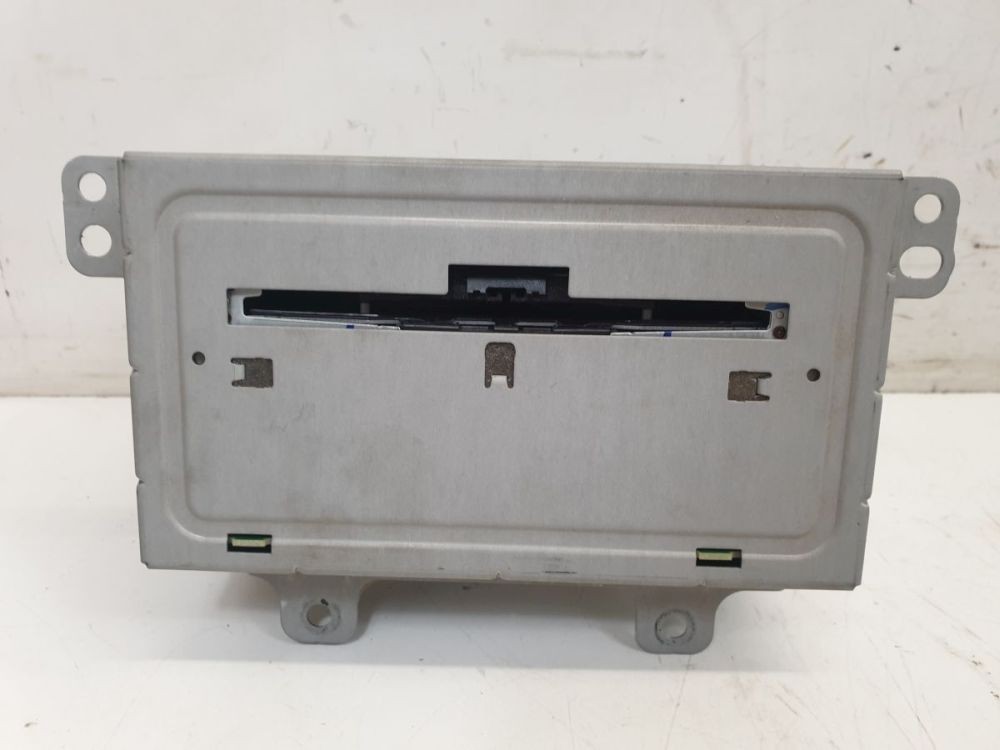 Radio/Navigation System Combination This radio requires a CODE, CODE