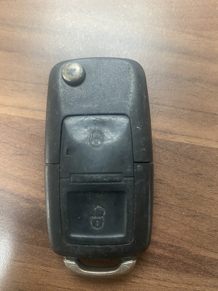 USED VW 2 BUTTON REMOTE CAR KEY FOB