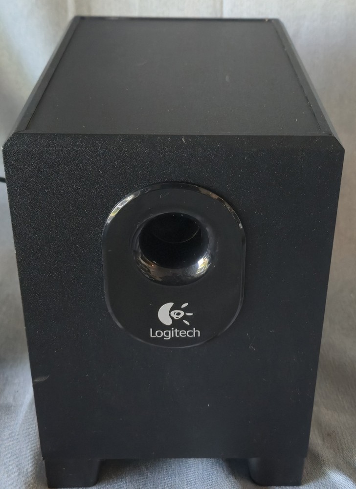 Logitech X-240 Computer 2.1 Surround Sound System Black WORKING B321