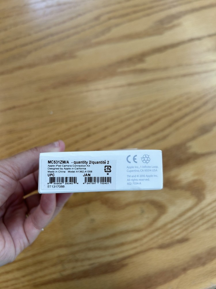 Apple iPad/iPod Camera Connection Kit - MC531ZM/A - USB & SD Card Reader