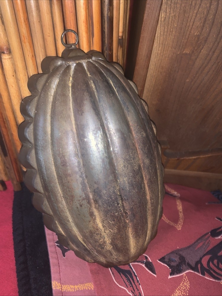 Antique Steel Oval Mold Pan•