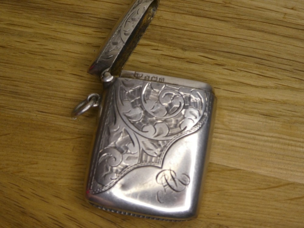 NICE, ENGRAVED ANTIQUE SOLID SILVER VESTA CASE. Birmingham 1912