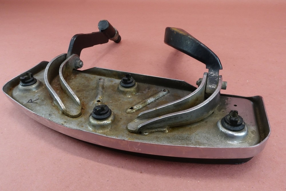 2000-2005 Harley Davidson Electra Glide RIGHT FRONT FOOT REST PEG STEP