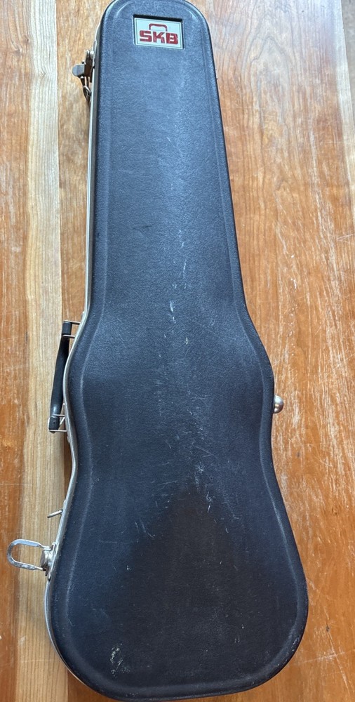 SKB Molded Hardshell Violin Case Plush Interior