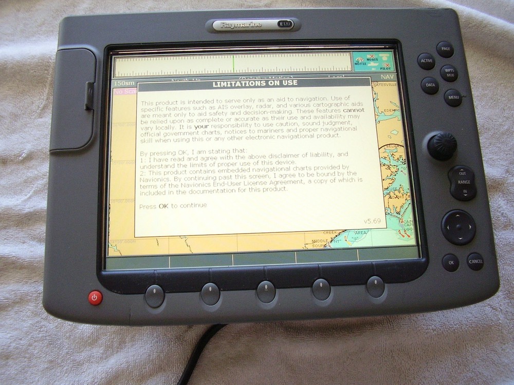 Raymarine E120 Classic Chartplotter & MFD Display; Works Great