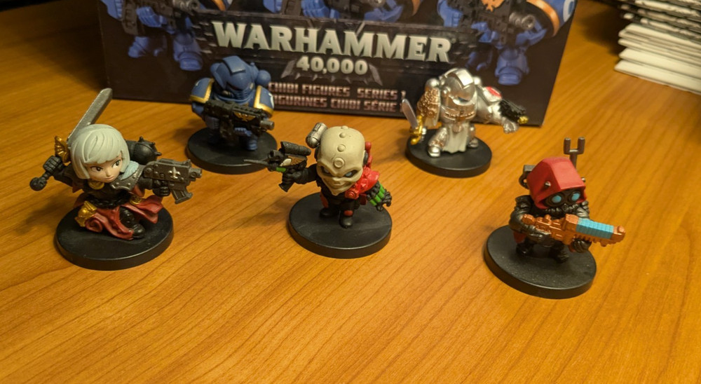 Bandai Warhammer Chibi series 1 FULL SET with empty store display box