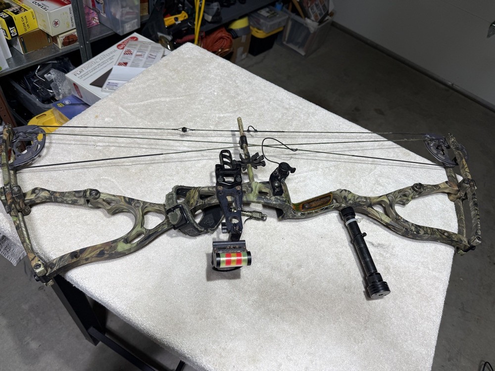 Bowtech Commander - Right Hand - 50lbs - 29" - Mossy Oak Finish