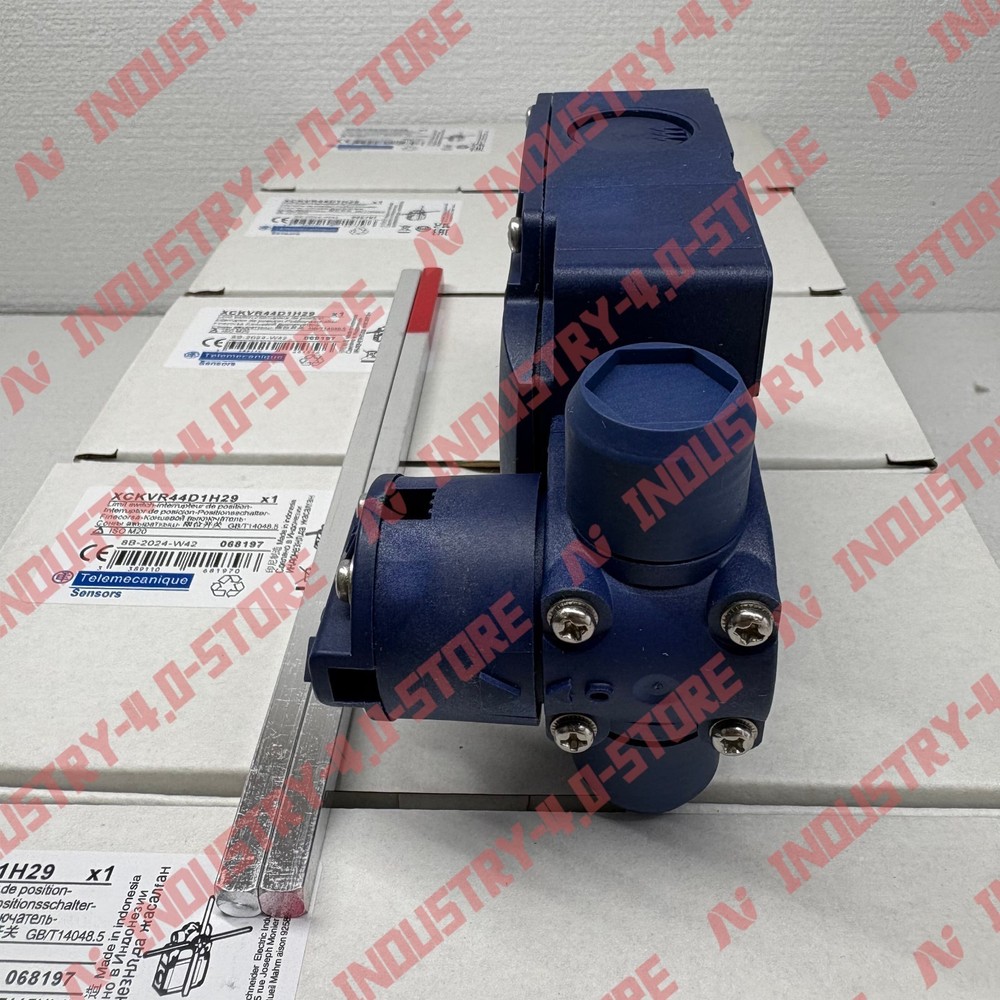 1PCS New Telemecanique XCKVR44D1H29 Limit Switch