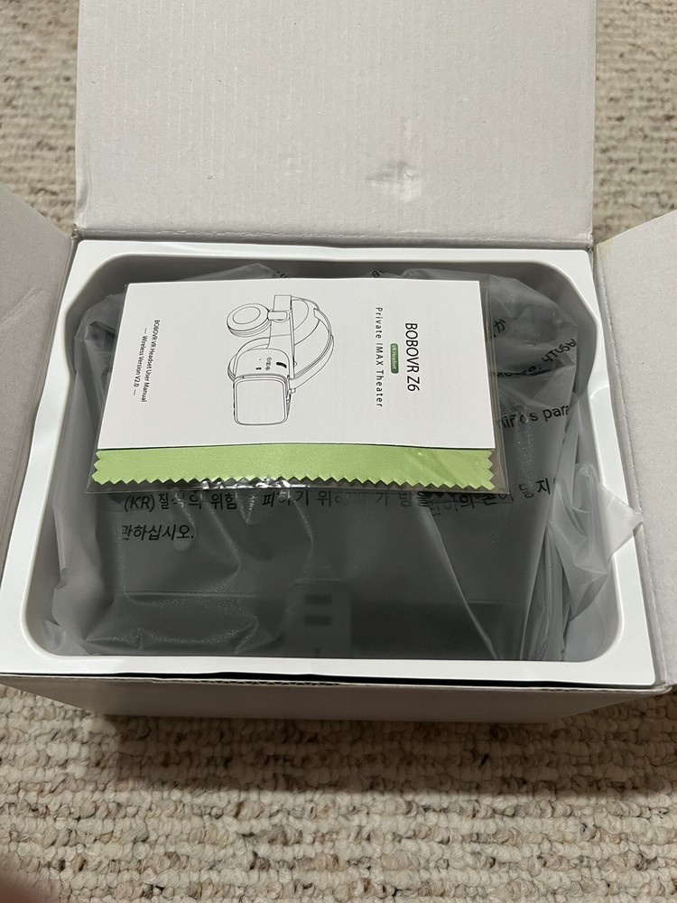 NEW IN BOX; BOBOVR 26 FOLDABLE/WIRELESS HEADSET w/ BLUETOOTH REMOTE CONTROLLER