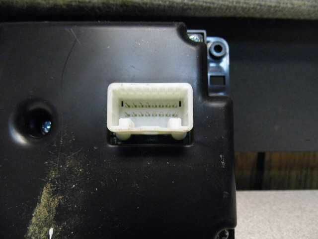 RADIO CONTROL PANEL HEAD W/O NAVIGATION ID 280985Z00C GRAY 05 QUEST