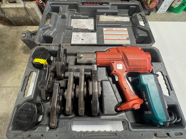 RIDGID 320-E ProPress Tool Kit w/  1/2"-2" Jaws