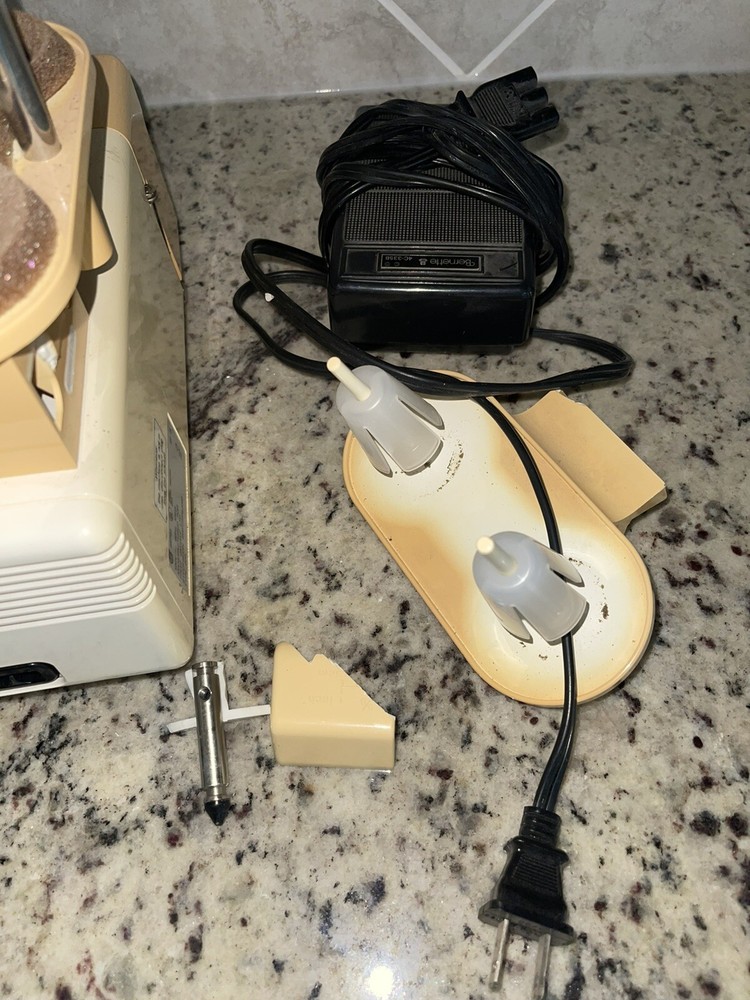 Bernette by Berninia Funlock 006D Sewing Machine Works