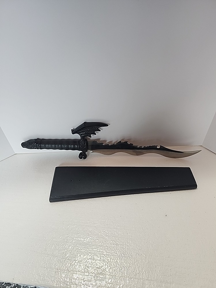 22 inch Flying Dragon Dagger Missing Stand Prop