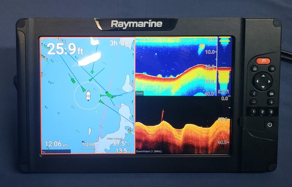 Raymarine Element 12 Chartplotter Fishfinder E70536 w/Lighthouse Premium Charts!