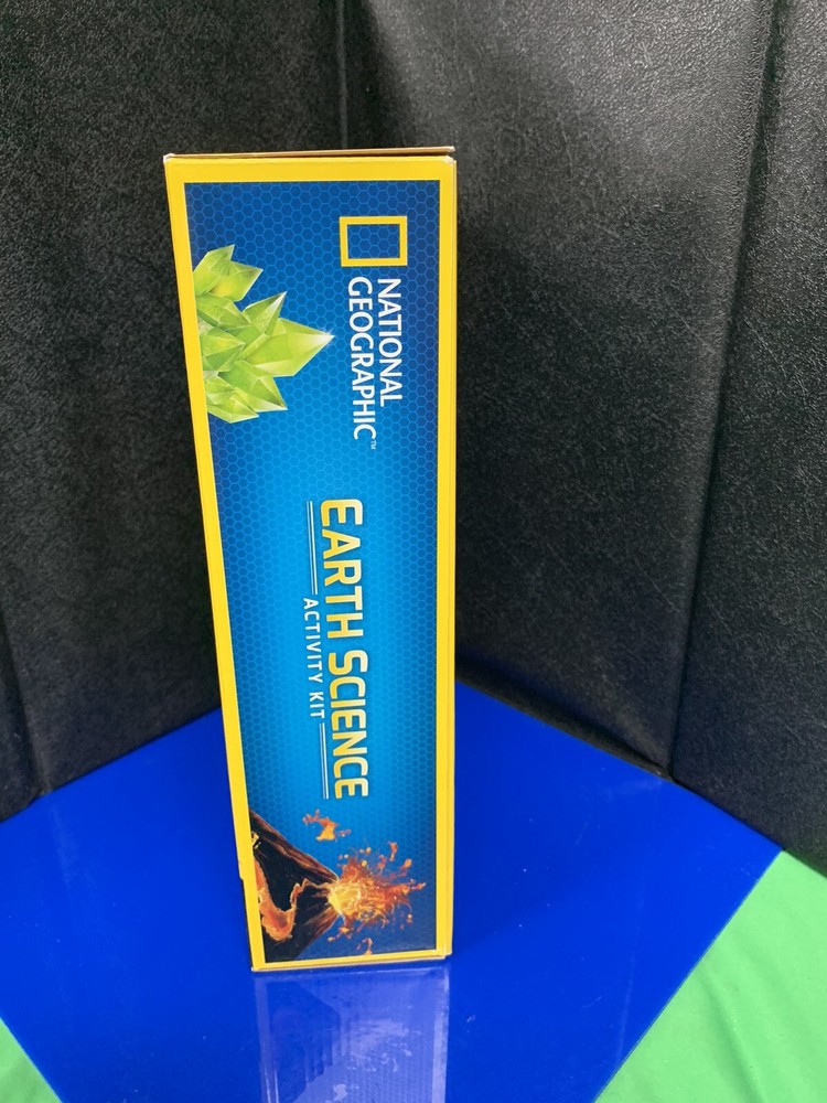 NATIONAL GEOGRAPHIC Earth Science Kit - Over 5 Science Experiments & STEM