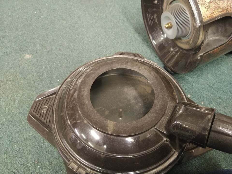 Rainbow SE Model D4C Canister Vacuum Works Great!