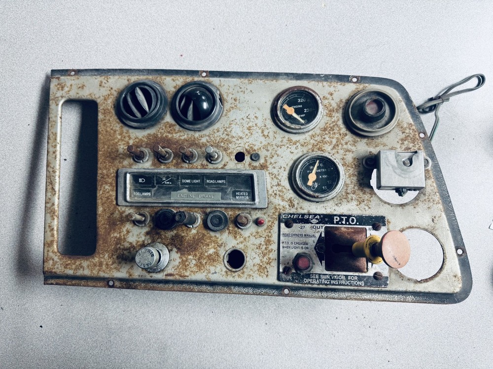 1992 Ford LT9000 Gauge And Switch Dash Panel