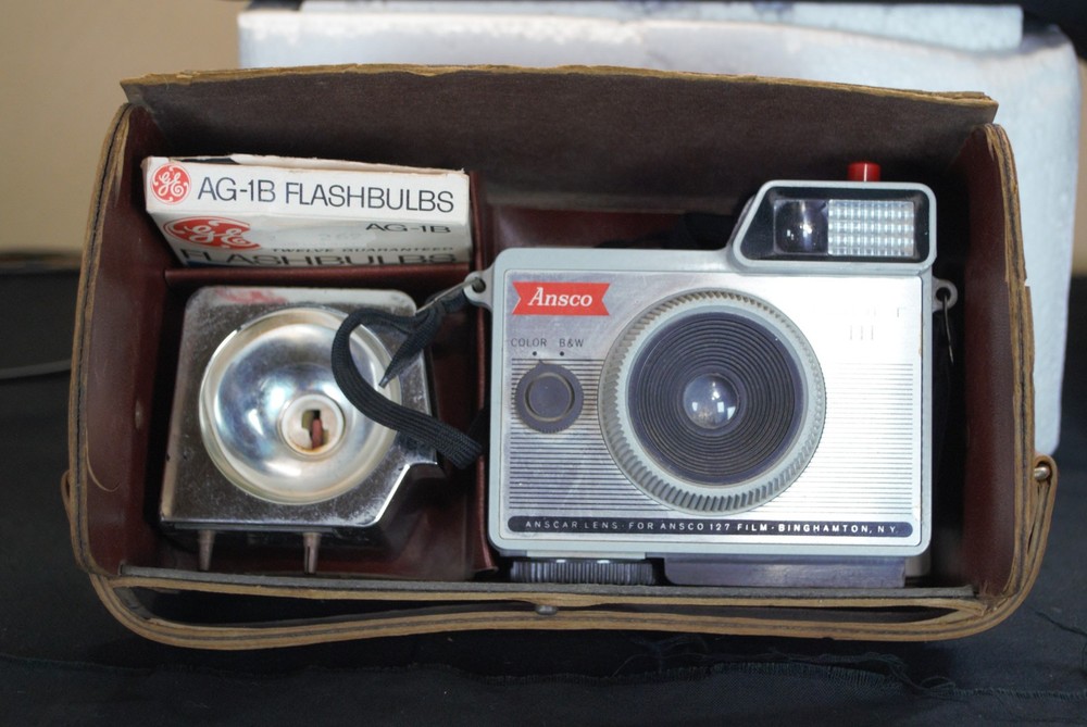 Ansco Cadet III camera flash attachment and bulbs untested