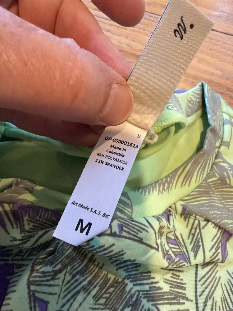maaji Long Sleeves Rash Guard Size Medium NWT