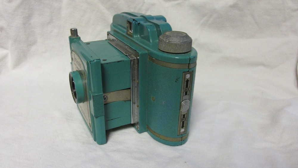 VINTAGE 1950s BEACON TWO TWENTY FIVE CAMERA