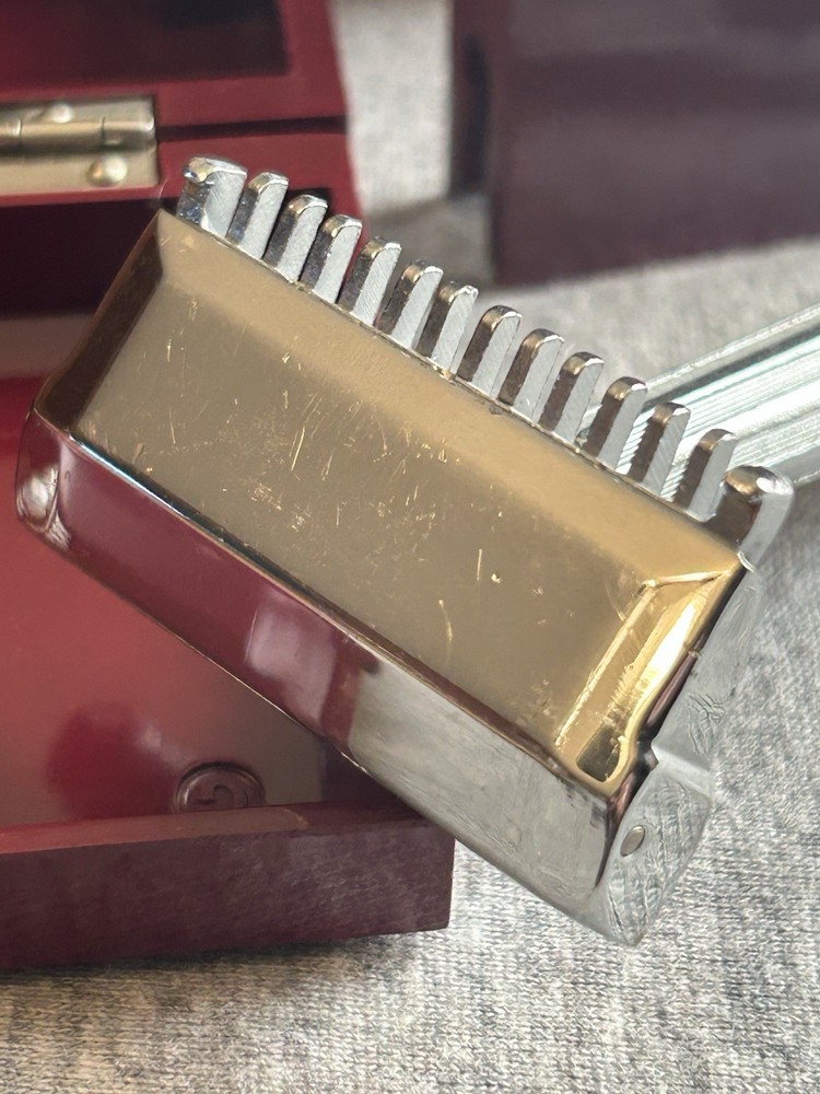1930s Gem Micromatic Open Comb Razor Bakelite Case TTO 2nd Generation W/Dimples