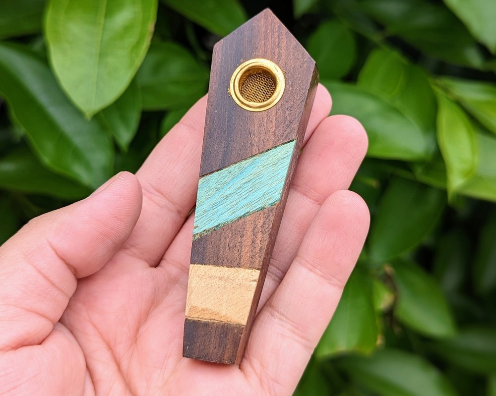 1 wood pipe