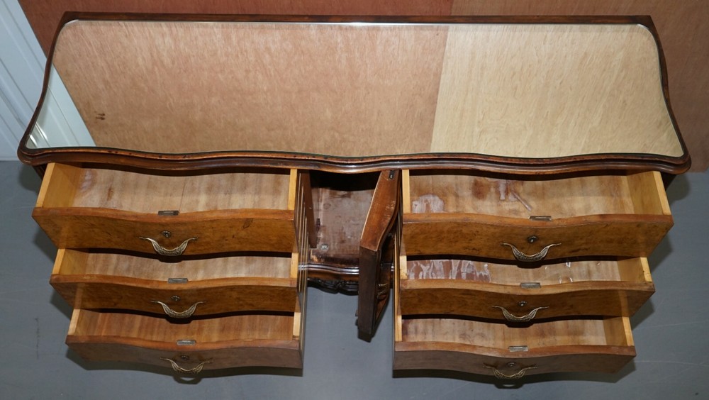 SUBLIME VINTAGE ITALIAN BURR WALNUT SERPENTINE FRONTED SIDEBOARD MIRRORED TOP