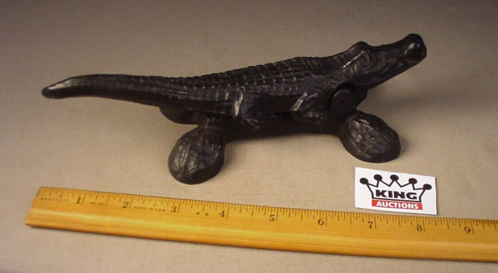 Alligator cast metal nutcracker figural nut shell cracker kitchen utensil