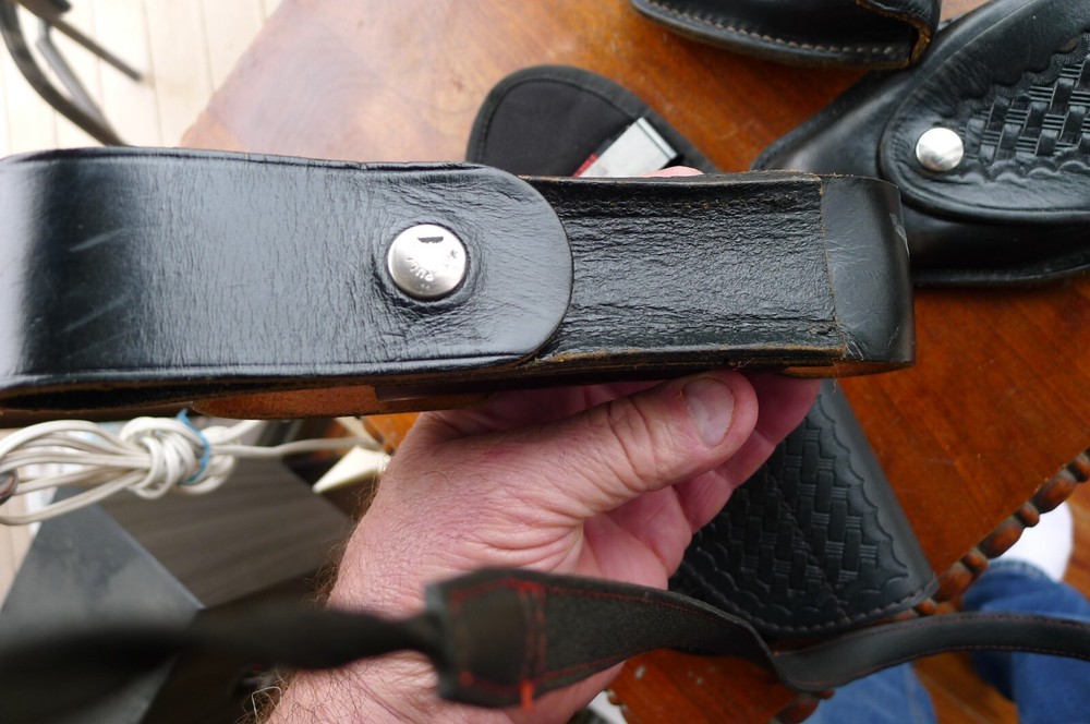 5 DUTY BELT POUCHES, CUFF, MACE, OTHER
