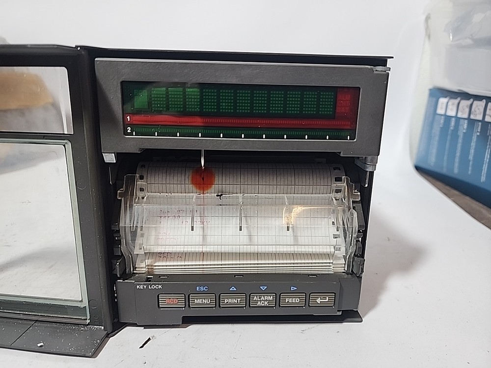 Yokogawa 436002, uR1000 Chart Recorder E1