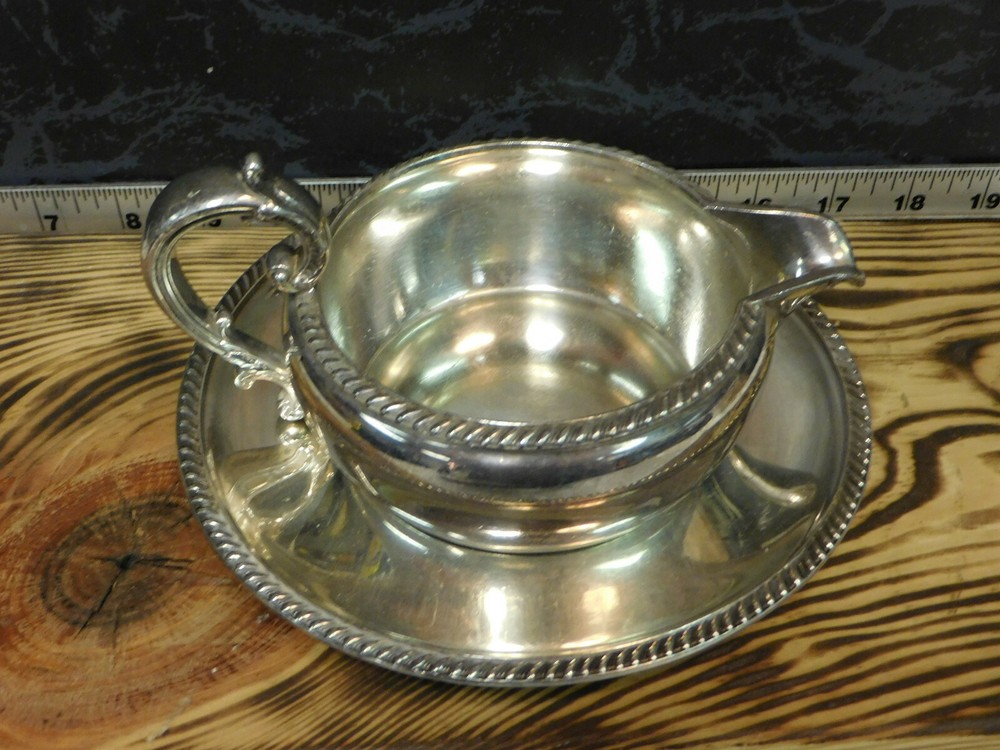 Reed & Barton Gravy Boat Pitcher and Matching Underplate/ Silverplate 4090