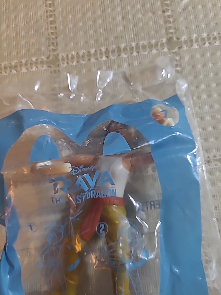 DISNEY RAYA MCDONALD'S FIGURE